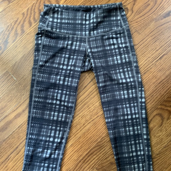 ATHLETA Plaidness Chaturanga™ Capri XXS GUC - Picture 2 of 6